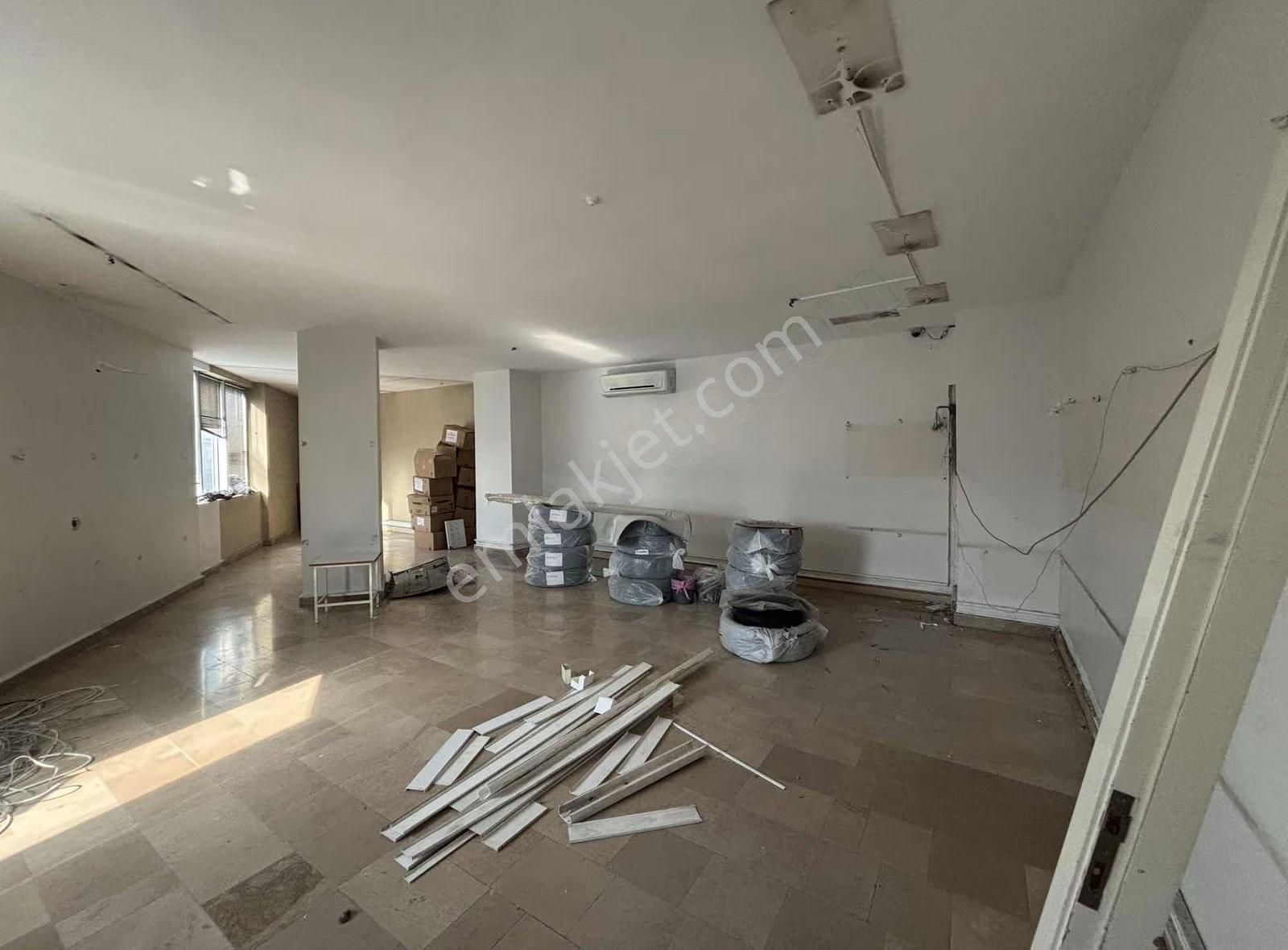 Yenibosna Merkez"de Kiralık 850 M2 İş Hanı Katı Ofisi - Görsel 8