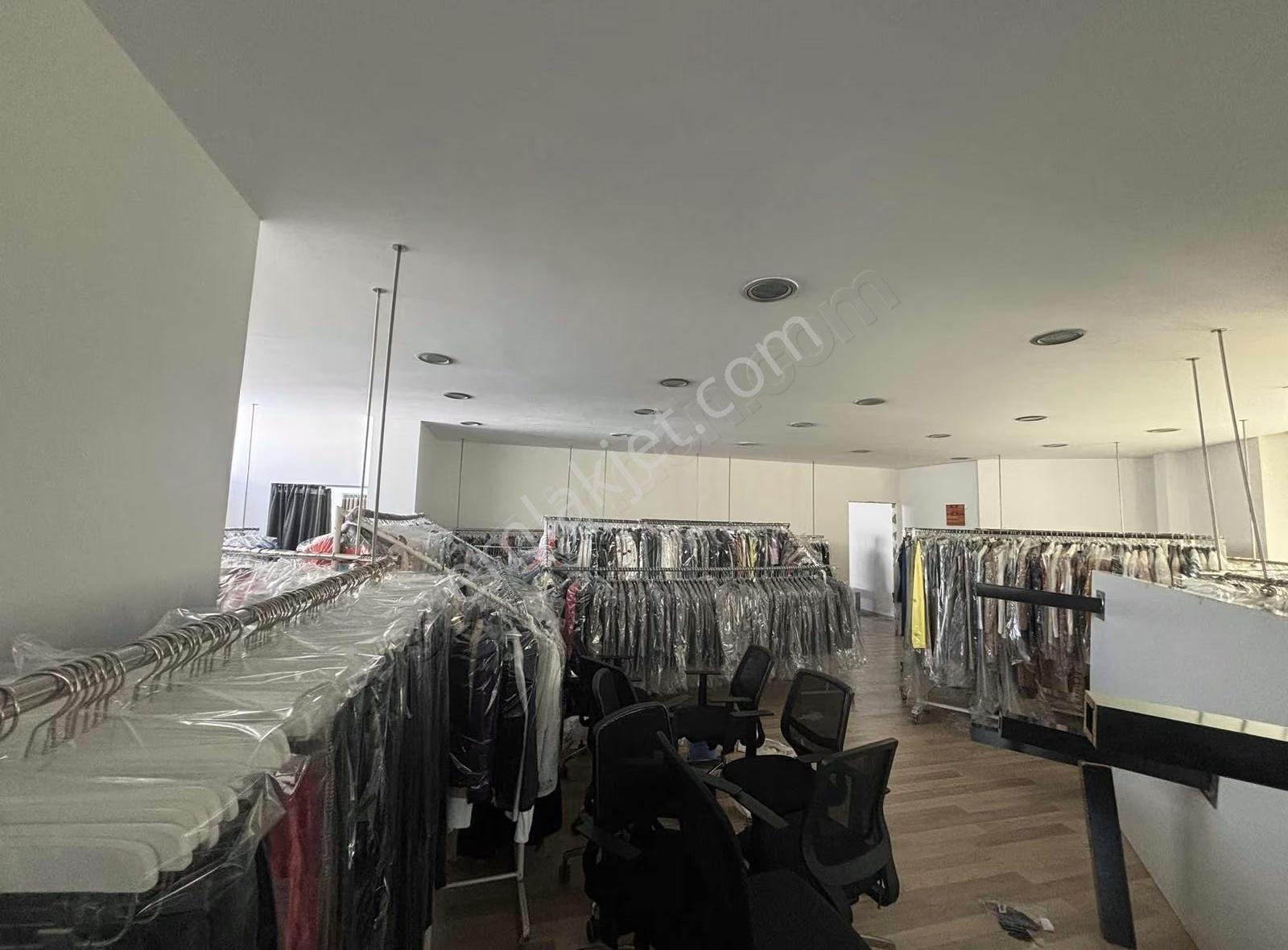Yenibosna Merkez"de Kiralık 850 M2 İş Hanı Katı Ofisi - Görsel 4