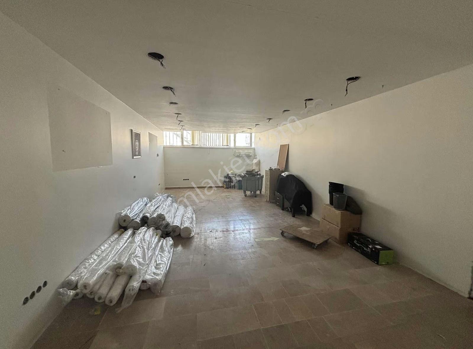 Yenibosna Merkez"de Kiralık 850 M2 İş Hanı Katı Ofisi - Görsel 11