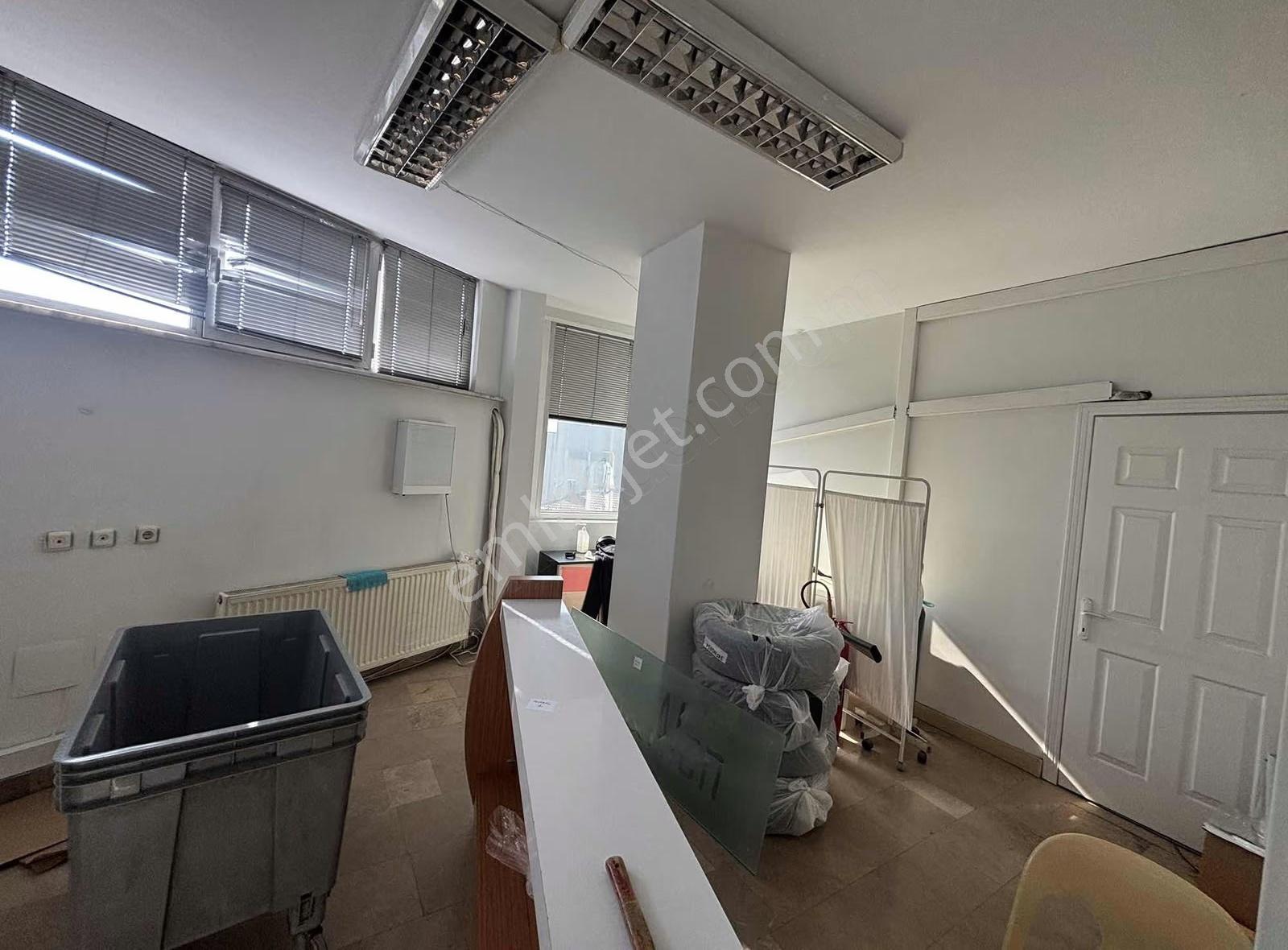 Yenibosna Merkez"de Kiralık 850 M2 İş Hanı Katı Ofisi - Görsel 9