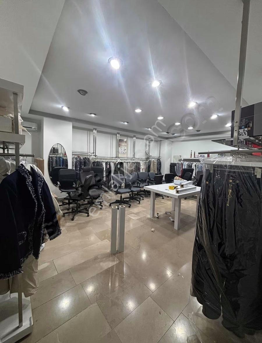 Yenibosna Merkez"de Kiralık 850 M2 İş Hanı Katı Ofisi - Görsel 30