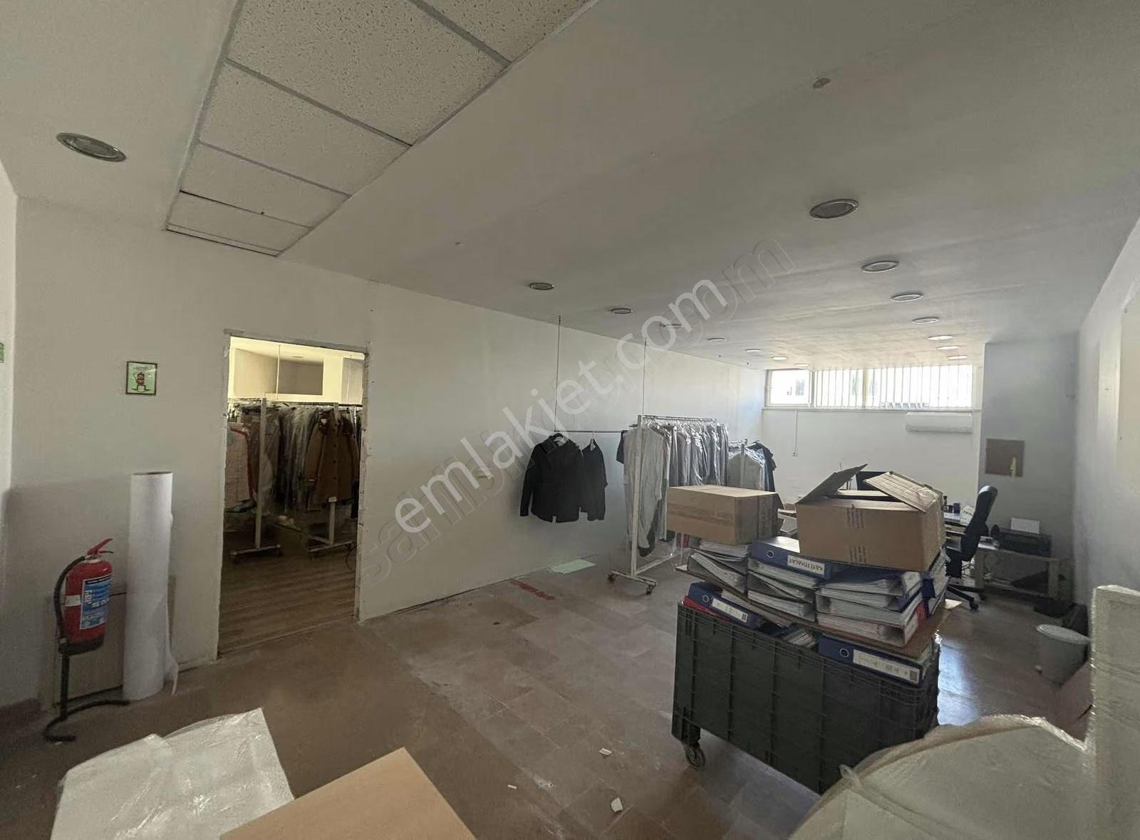 Yenibosna Merkez"de Kiralık 850 M2 İş Hanı Katı Ofisi - Görsel 31