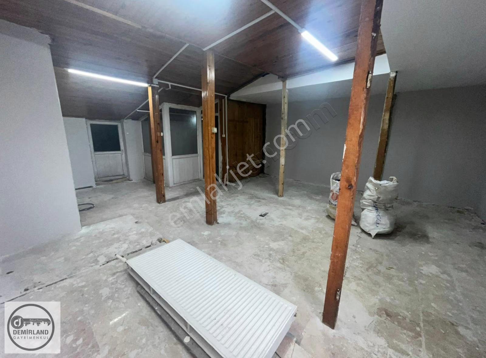 Demirland'dan Hürriyet Caddesi'nde 400m² Komple Kiralık Bina - Görsel 19