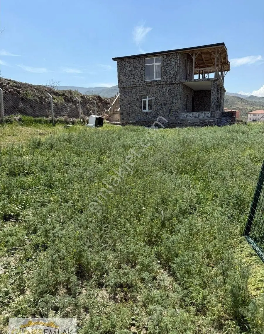 Güneş Emlakta Şehir Manzaralı Satılık Bağ Evi