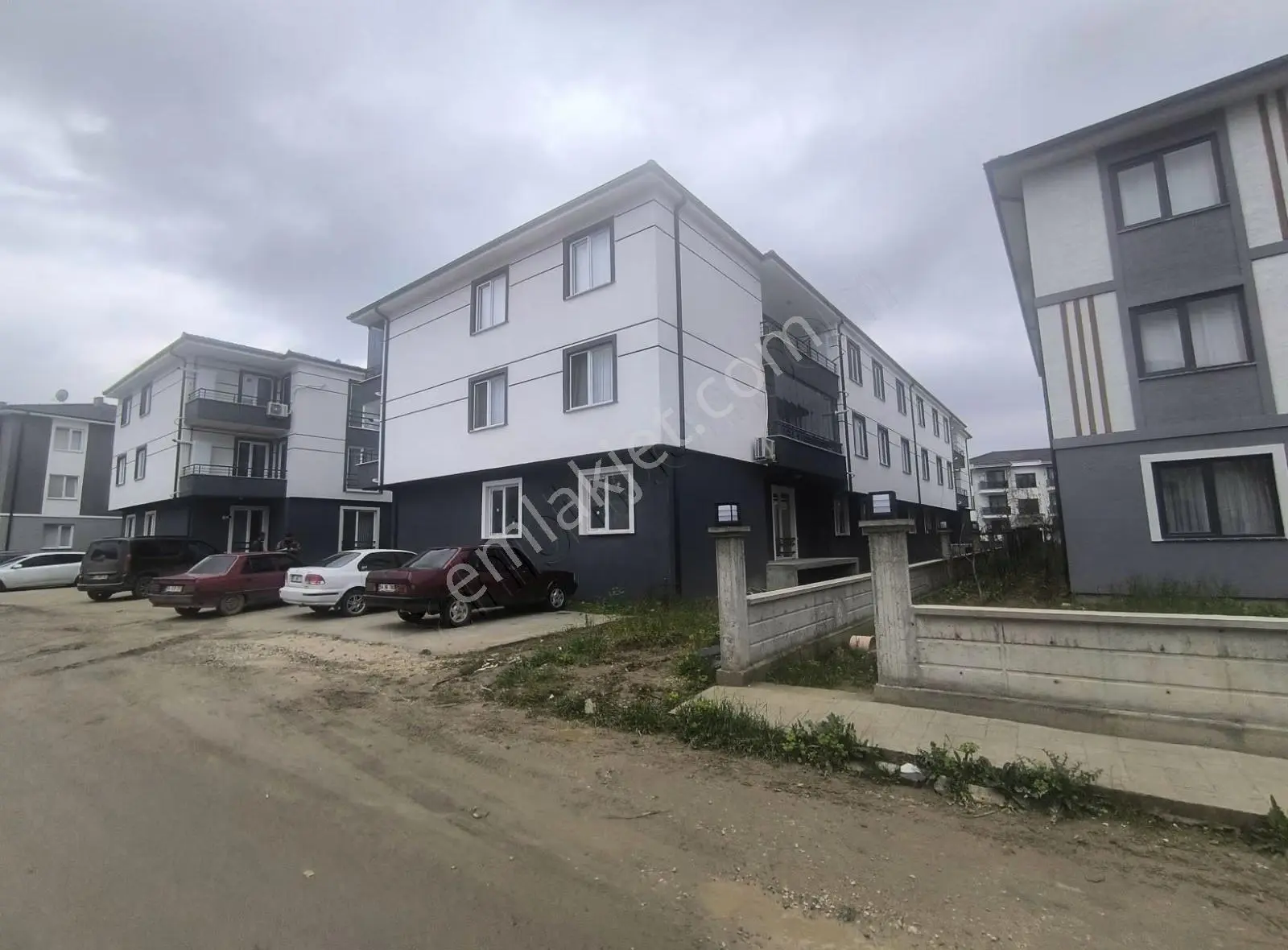 Yeni Mahallede Satılık 3+1 Geniş Ve İskanlı Daire - Görsel 2