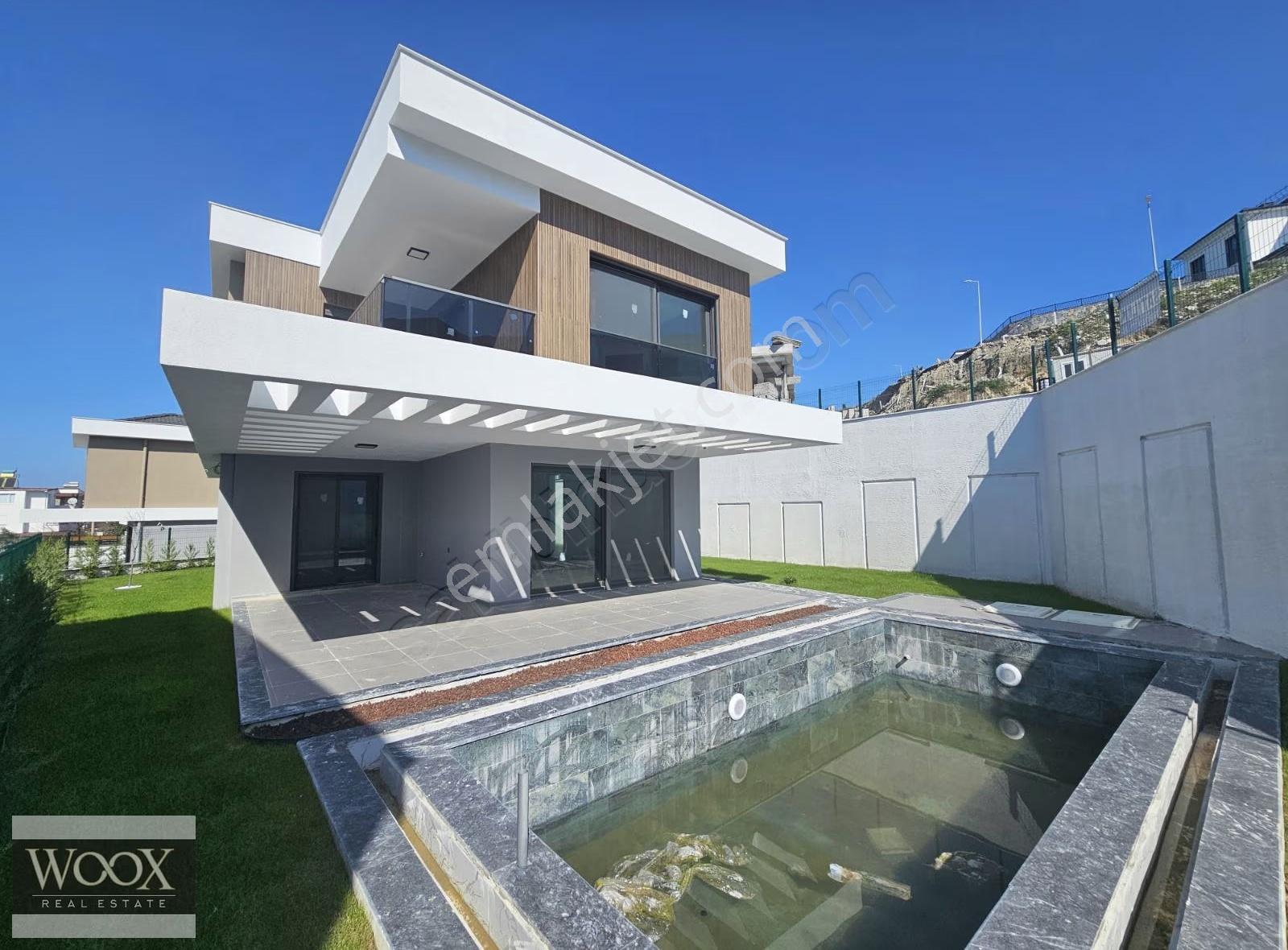 Kuşadası Soğucakta Geniş Bahçeli 4+1 Tek Müstakil Villa