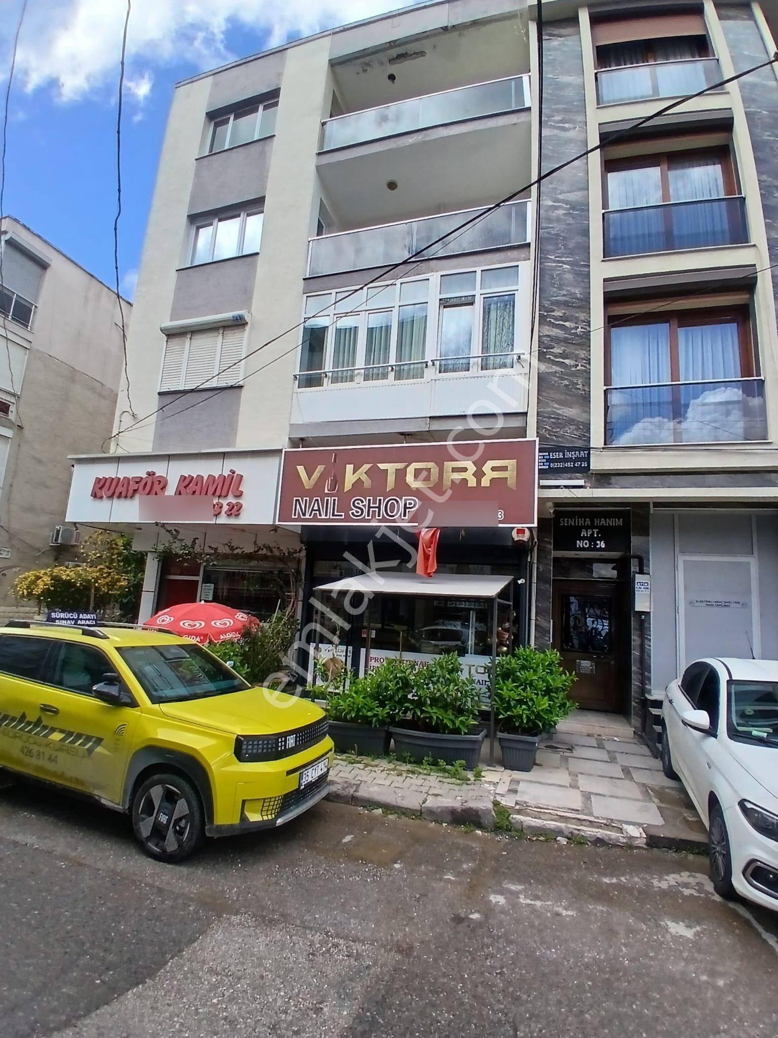 Buca Çevik 1 Meydanda Lokasyonu Süper Satılık 50 M2 Dükkan