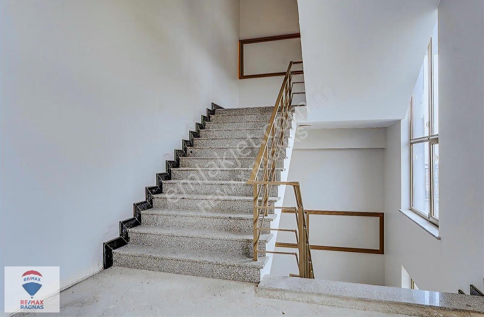 Sancaktepe Atatürk Caddesinde Kiralık Prestijli Plaza | 6.700 M - Görsel 31
