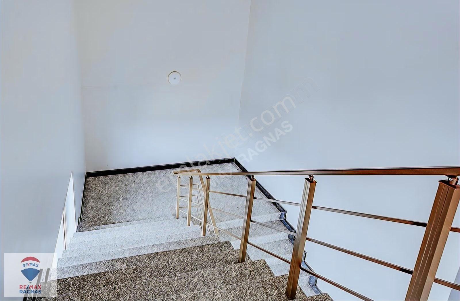 Sancaktepe Atatürk Caddesinde Kiralık Prestijli Plaza | 6.700 M - Görsel 9