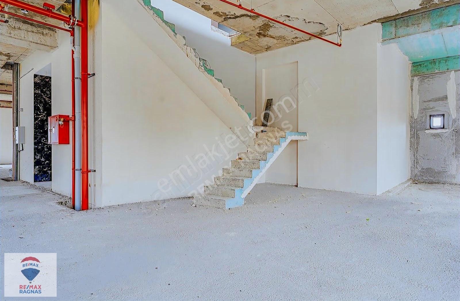Sancaktepe Atatürk Caddesinde Kiralık Prestijli Plaza | 6.700 M - Görsel 21