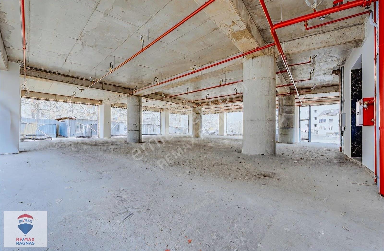 Sancaktepe Atatürk Caddesinde Kiralık Prestijli Plaza | 6.700 M - Görsel 28