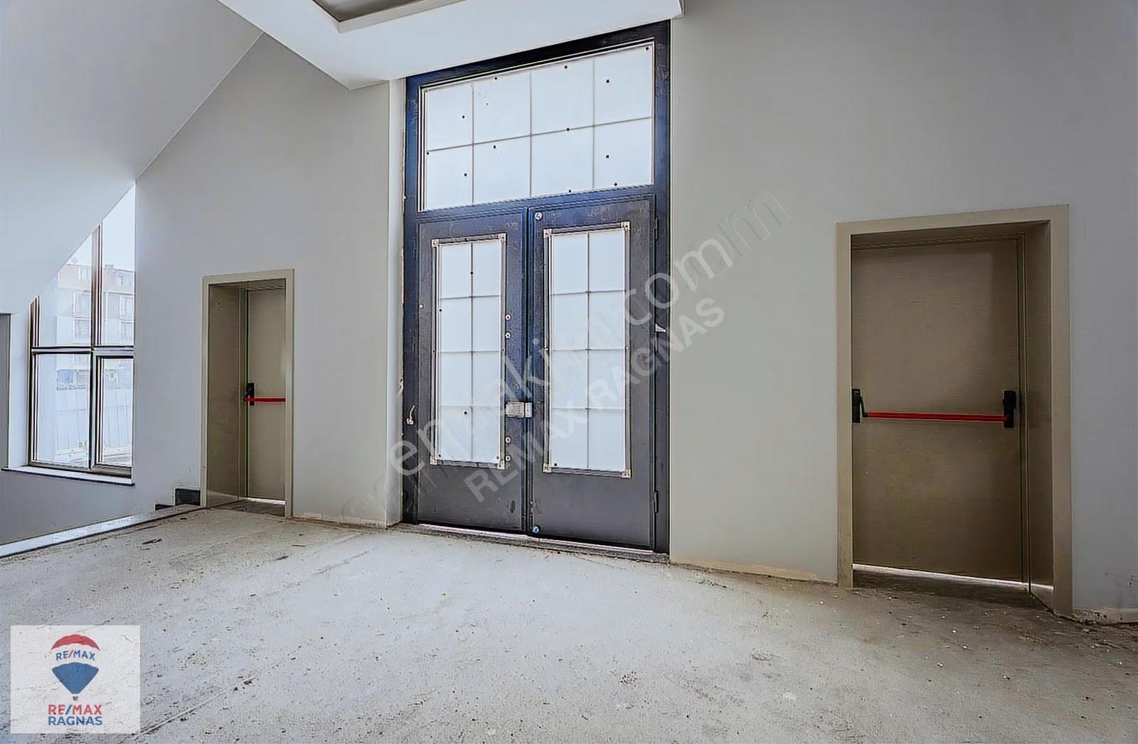 Sancaktepe Atatürk Caddesinde Kiralık Prestijli Plaza | 6.700 M - Görsel 18
