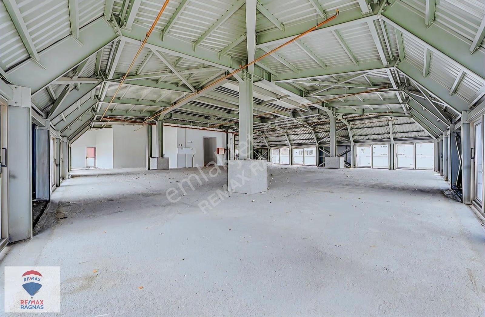 Sancaktepe Atatürk Caddesinde Kiralık Prestijli Plaza | 6.700 M - Görsel 20