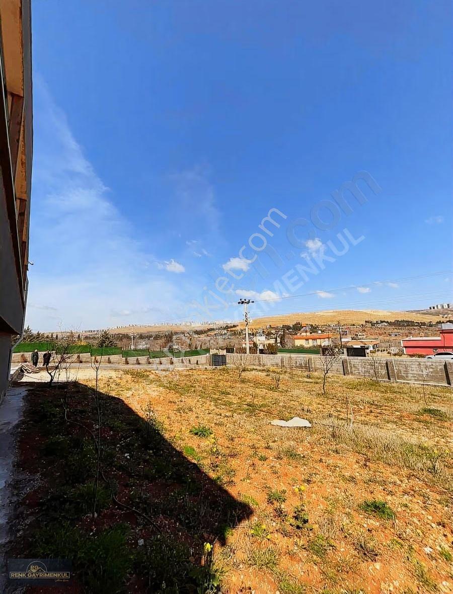 Renk Ten Bağlarbaşında Ana Cadde Üzeri Muhteşem Konum Bağ Evi