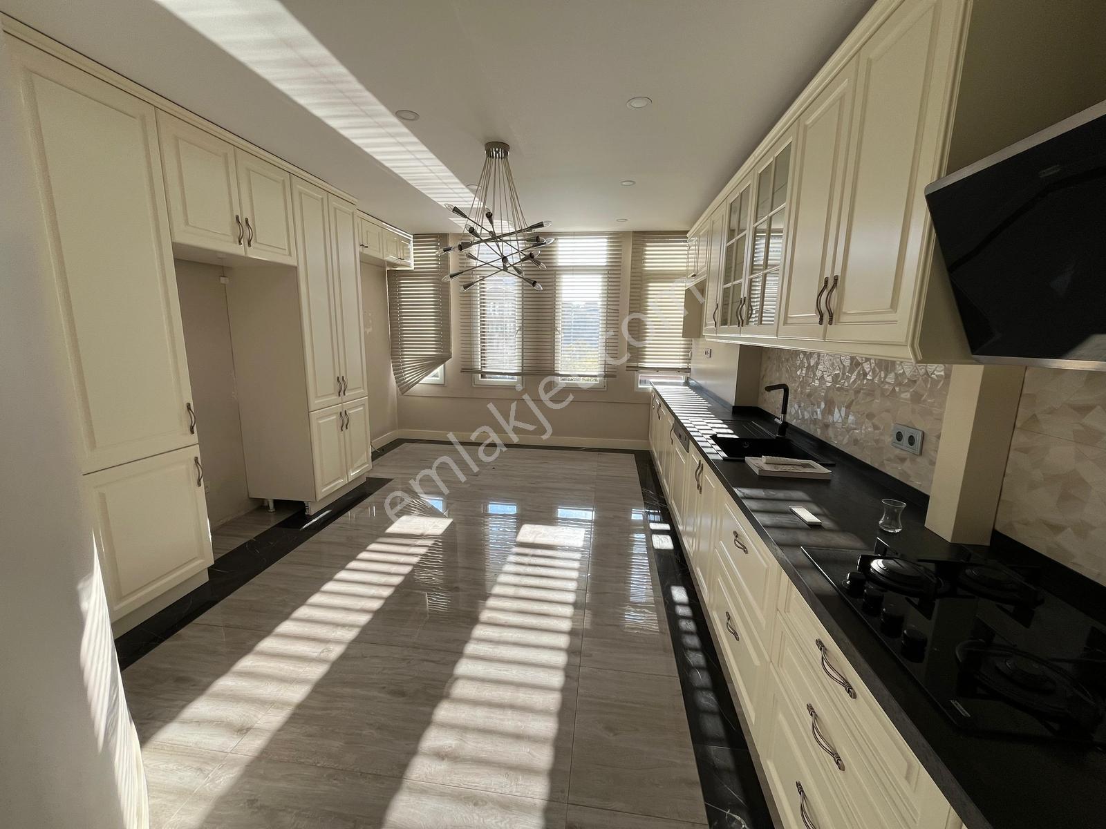 Capital'den Bosphorus City 4+1 Suya Sıfır Tadilatlı Yalı Dairesi - Görsel 8
