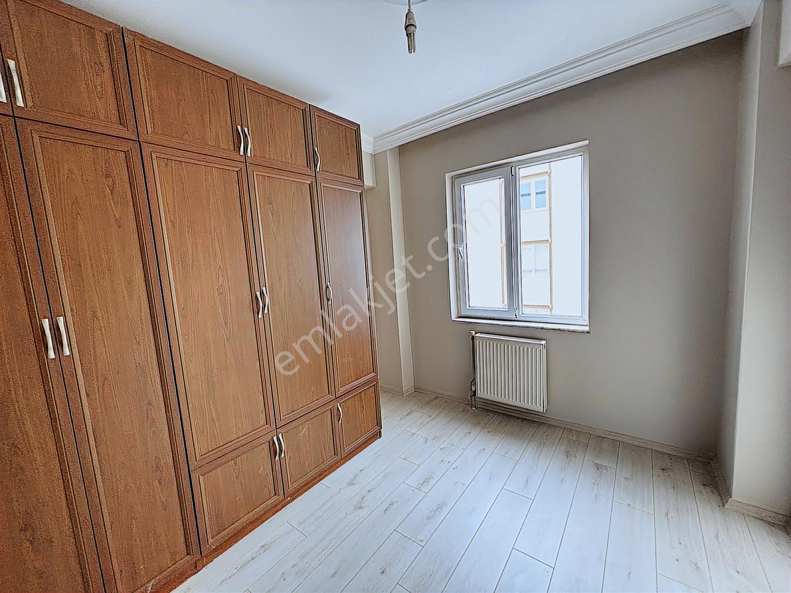 Coldwell Banker'den Cadde Üstü Satılık Geniş 4+1 Daire - Görsel 4