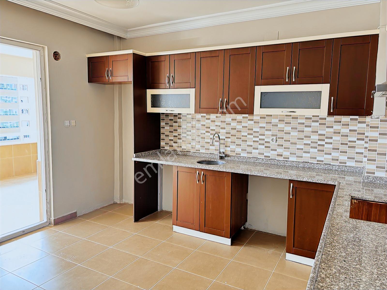 Coldwell Banker'den Cadde Üstü Satılık Geniş 4+1 Daire - Görsel 12