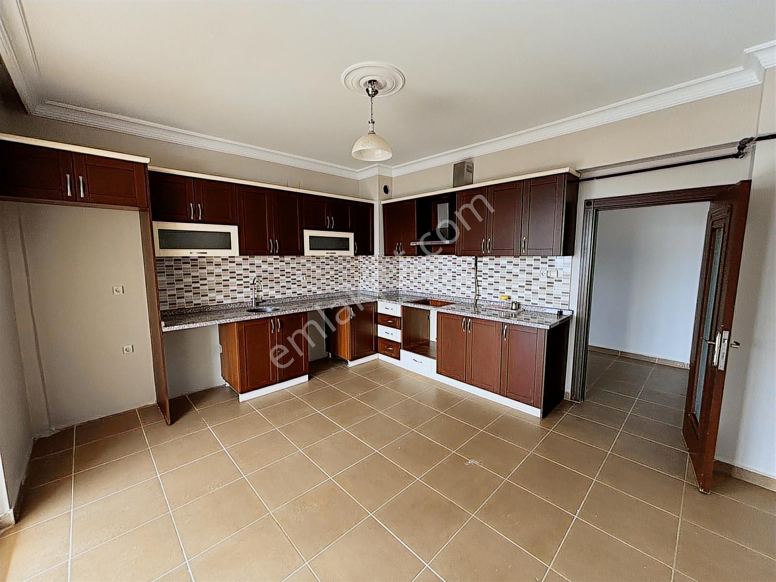 Coldwell Banker'den Cadde Üstü Satılık Geniş 4+1 Daire - Görsel 13