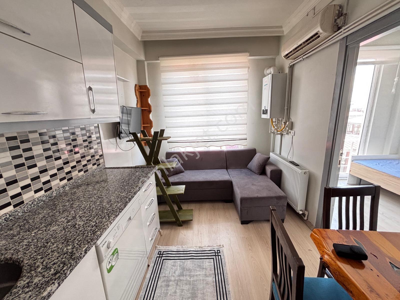 Coldwell Banker'den Bahçelievler'de Satılık Eşyalı 1+1 Daire - Görsel 2