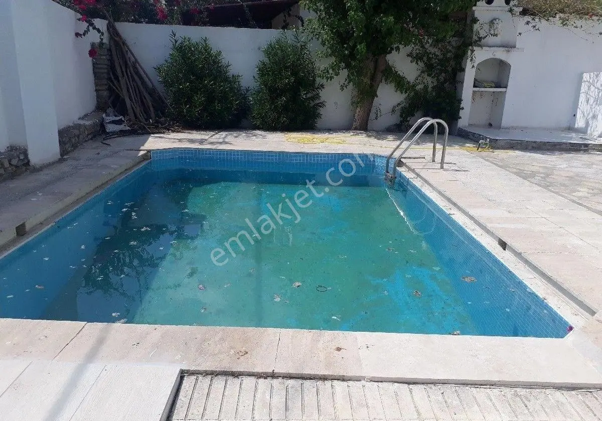 Konacık Avenue Avm Ye 200 Mt.460 M2 Arsa İçerisinde 200 M2 5+1 Dubleks Müstakil Villa