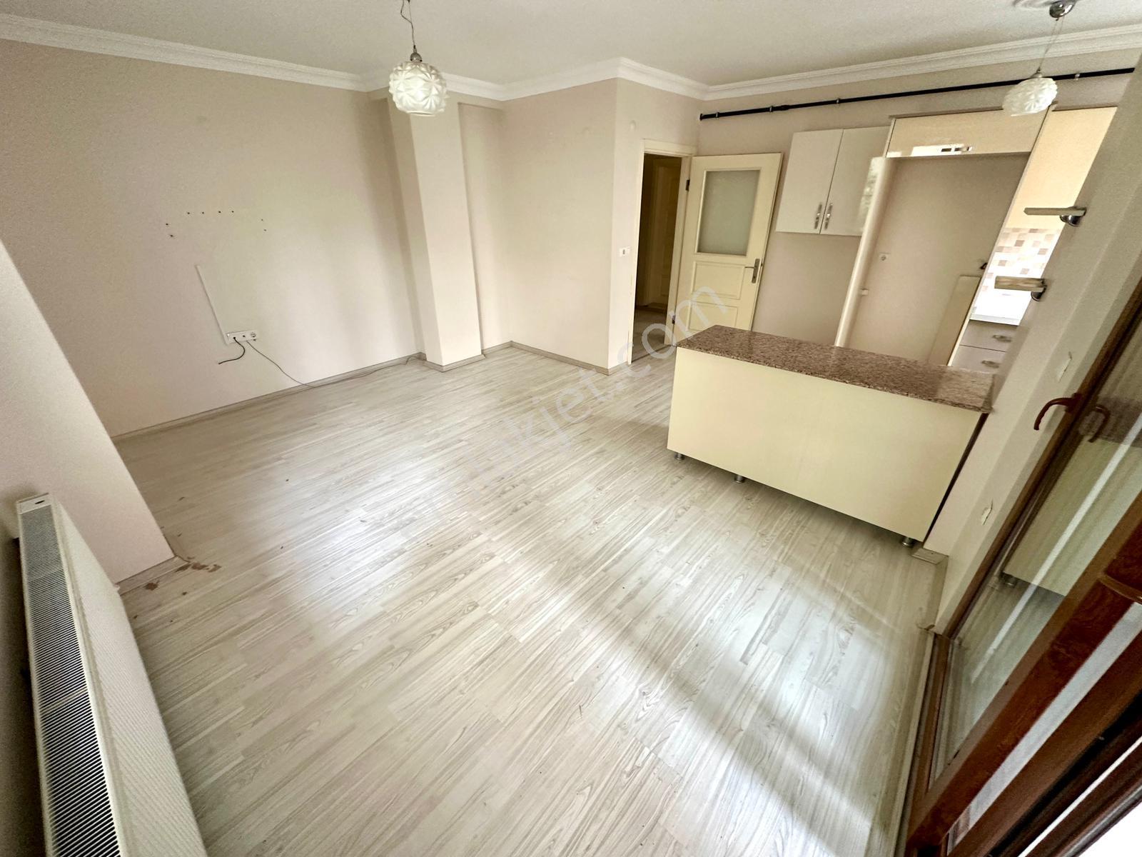 Referans'tan Yetkili Altınkum'da Yüksek Giriş Denize Yakın 1+1 Kiralık Daire - Görsel 17