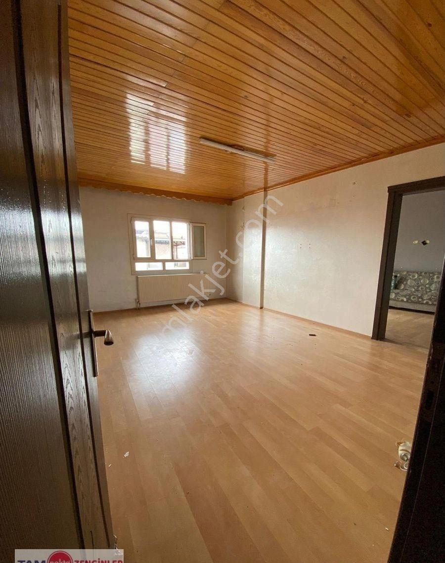 Şehitler Mahallesinde Teraslı Kiralık 3+1 Daire - Görsel 3