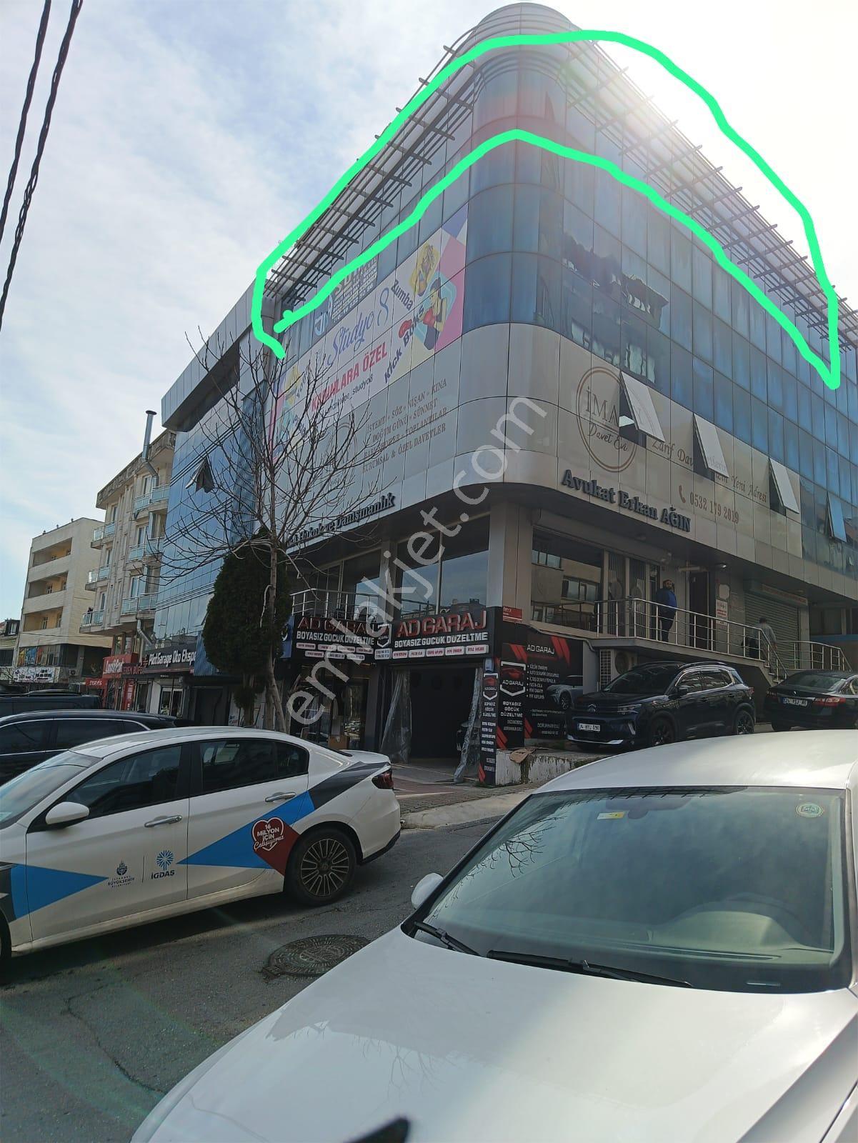Sancaktepe -sarıgazi Atatürk Caddesi Üzeri-satılık Teraslı Plaza Katı.