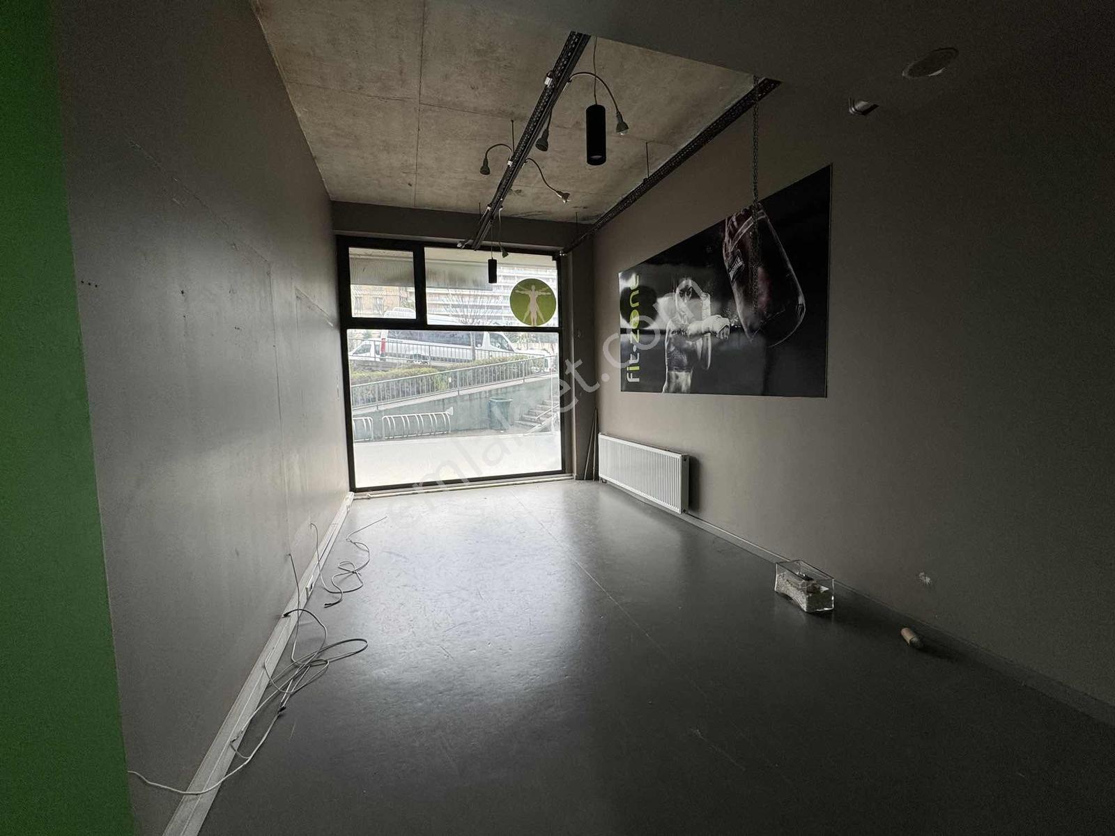 Kurtköy Yenişehir Mahallesi'nde 184 M2 Kdv'li Kiralık Dükkan - Görsel 17