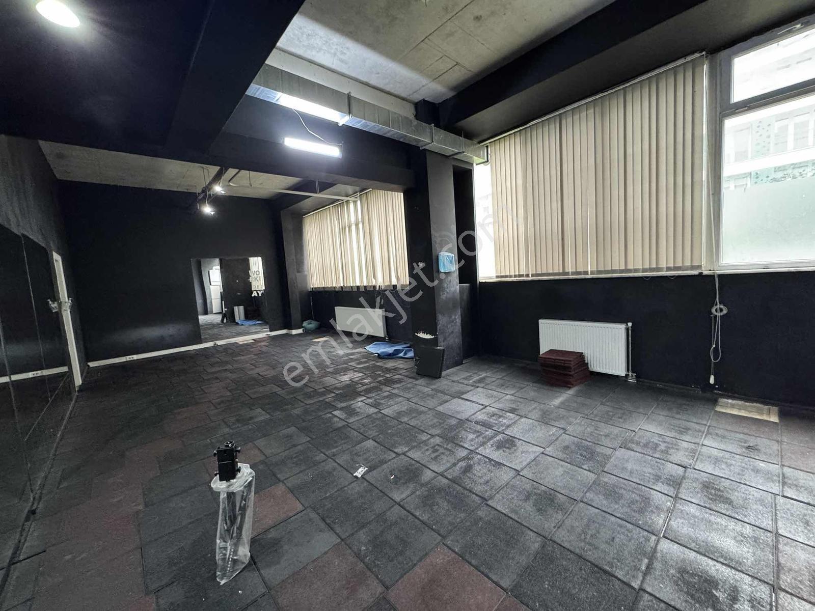 Kurtköy Yenişehir Mahallesi'nde 184 M2 Kdv'li Kiralık Dükkan - Görsel 23