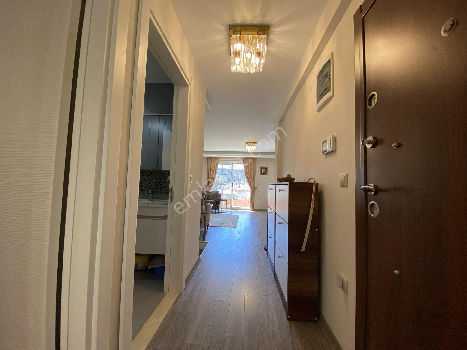 Çeşme Marina Yakını 3 0da 2 Salon Kapalı Şık Verandalı Satılık Dubleks Lüks Daire - Görsel 22