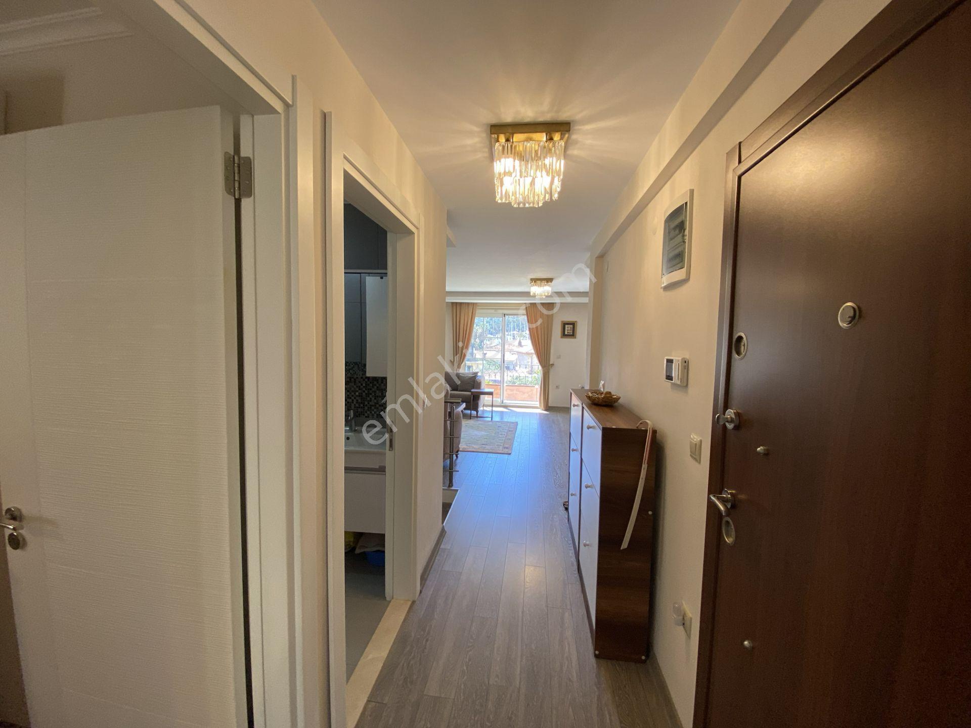 Çeşme Marina Yakını 3 0da 2 Salon Kapalı Şık Verandalı Satılık Dubleks Lüks Daire - Görsel 3