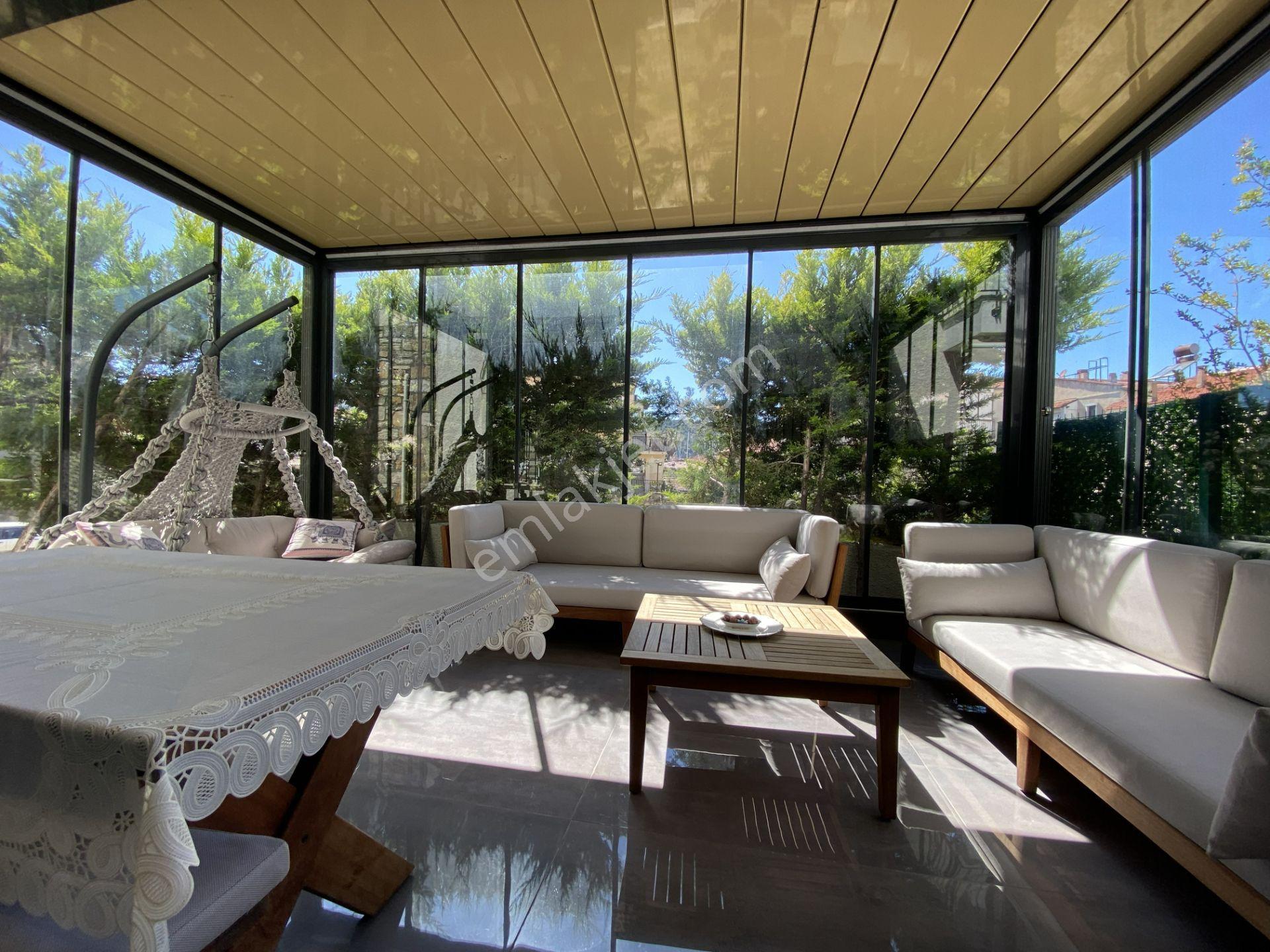 Çeşme Marina Yakını 3 0da 2 Salon Kapalı Şık Verandalı Satılık Dubleks Lüks Daire - Görsel 33
