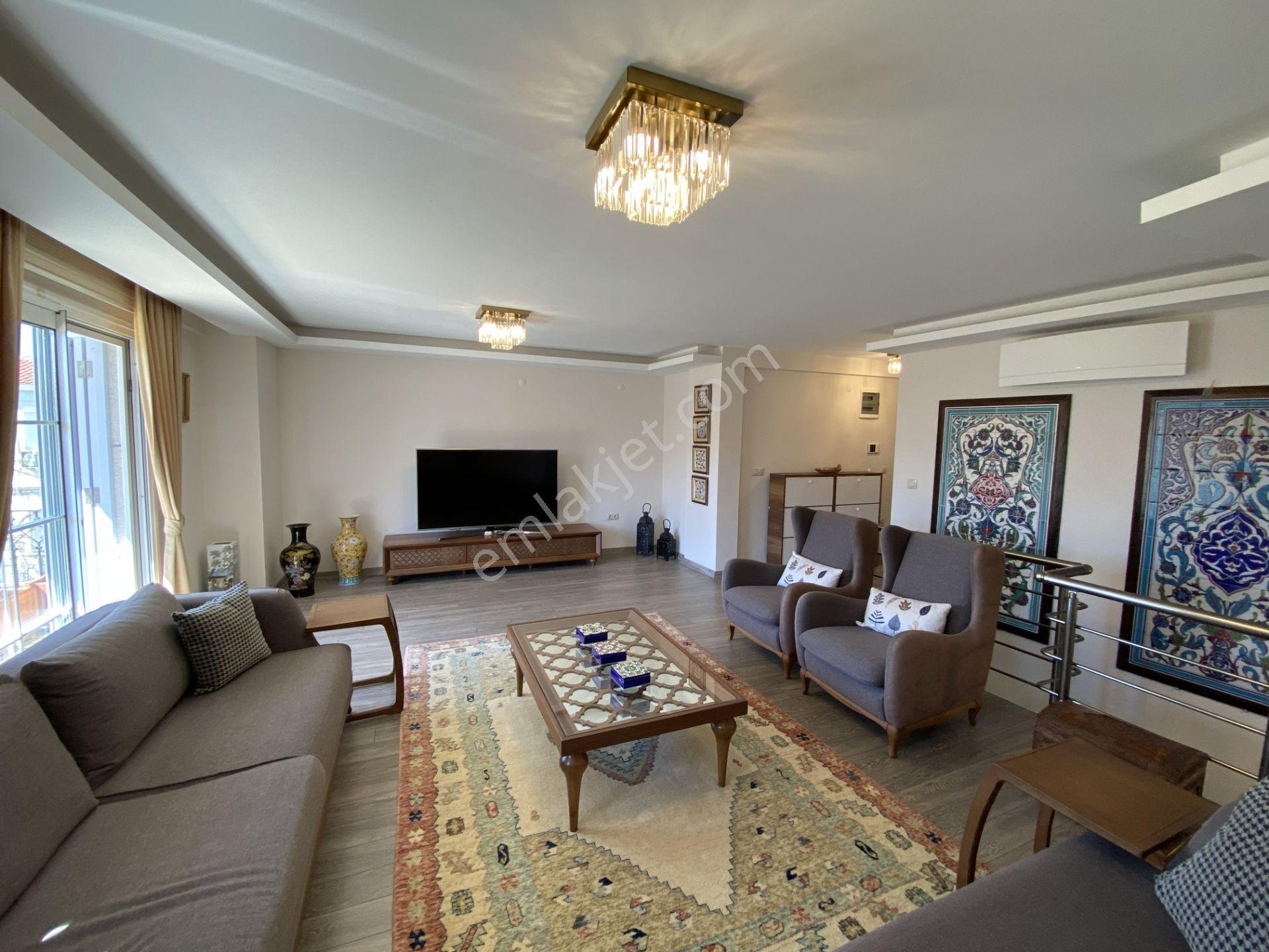 Çeşme Marina Yakını 3 0da 2 Salon Kapalı Şık Verandalı Satılık Dubleks Lüks Daire - Görsel 6