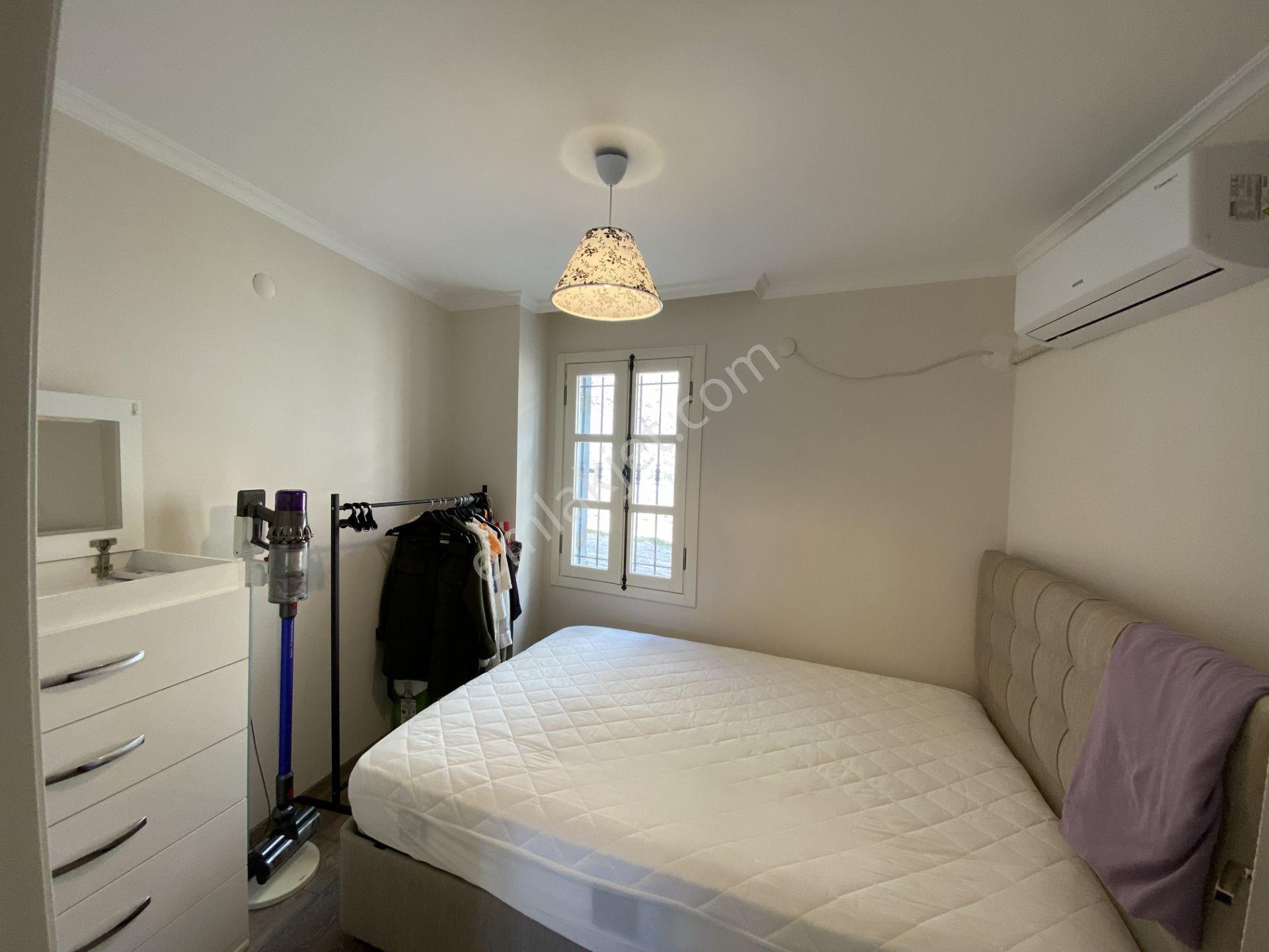 Çeşme Marina Yakını 3 0da 2 Salon Kapalı Şık Verandalı Satılık Dubleks Lüks Daire - Görsel 19