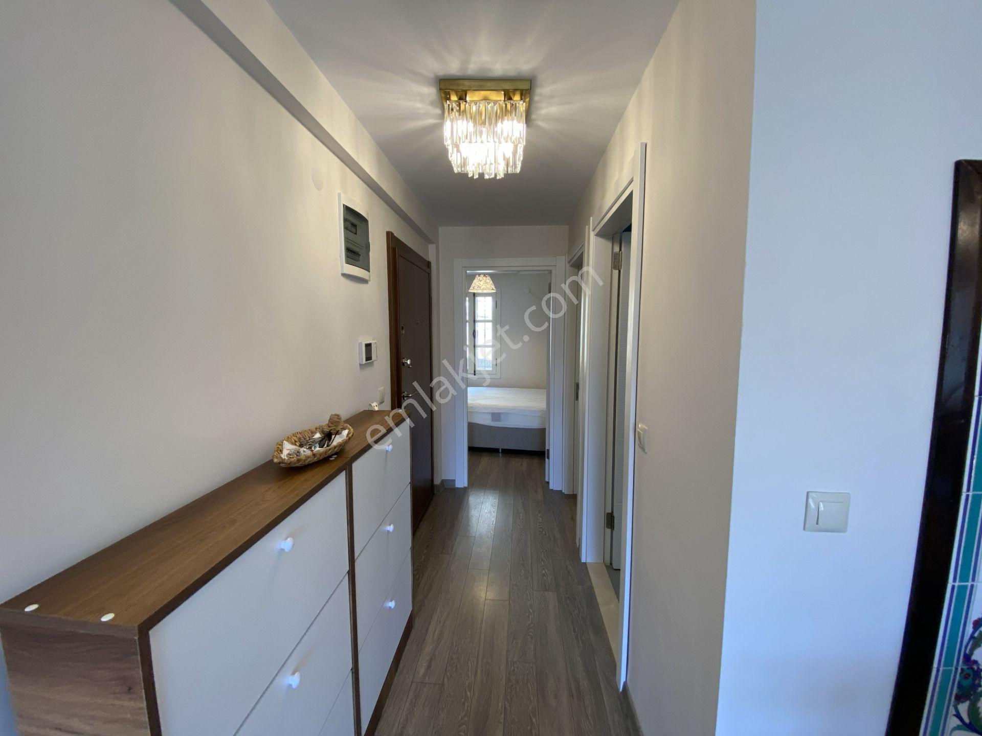 Çeşme Marina Yakını 3 0da 2 Salon Kapalı Şık Verandalı Satılık Dubleks Lüks Daire - Görsel 13