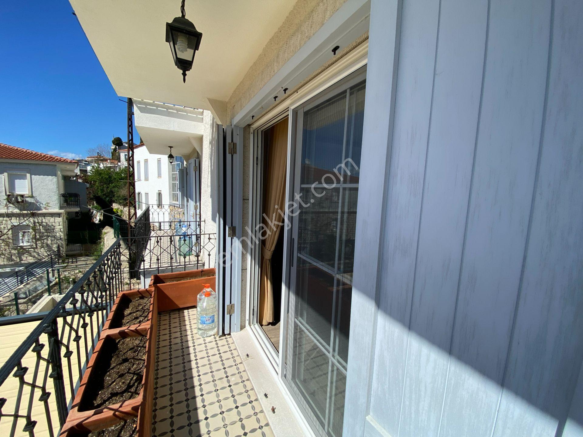 Çeşme Marina Yakını 3 0da 2 Salon Kapalı Şık Verandalı Satılık Dubleks Lüks Daire - Görsel 11