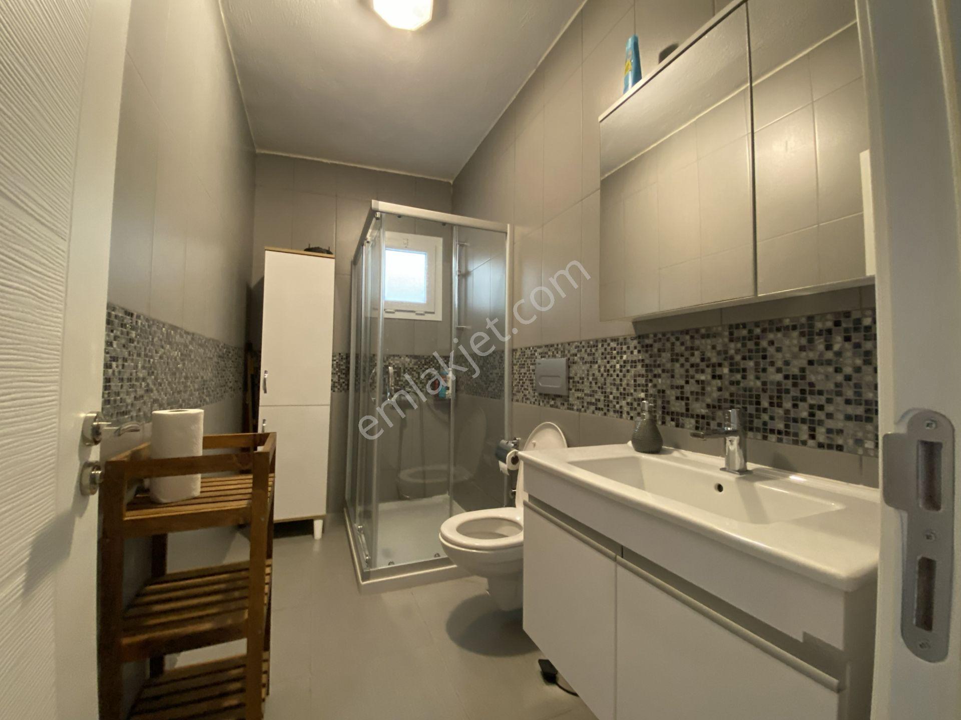 Çeşme Marina Yakını 3 0da 2 Salon Kapalı Şık Verandalı Satılık Dubleks Lüks Daire - Görsel 31