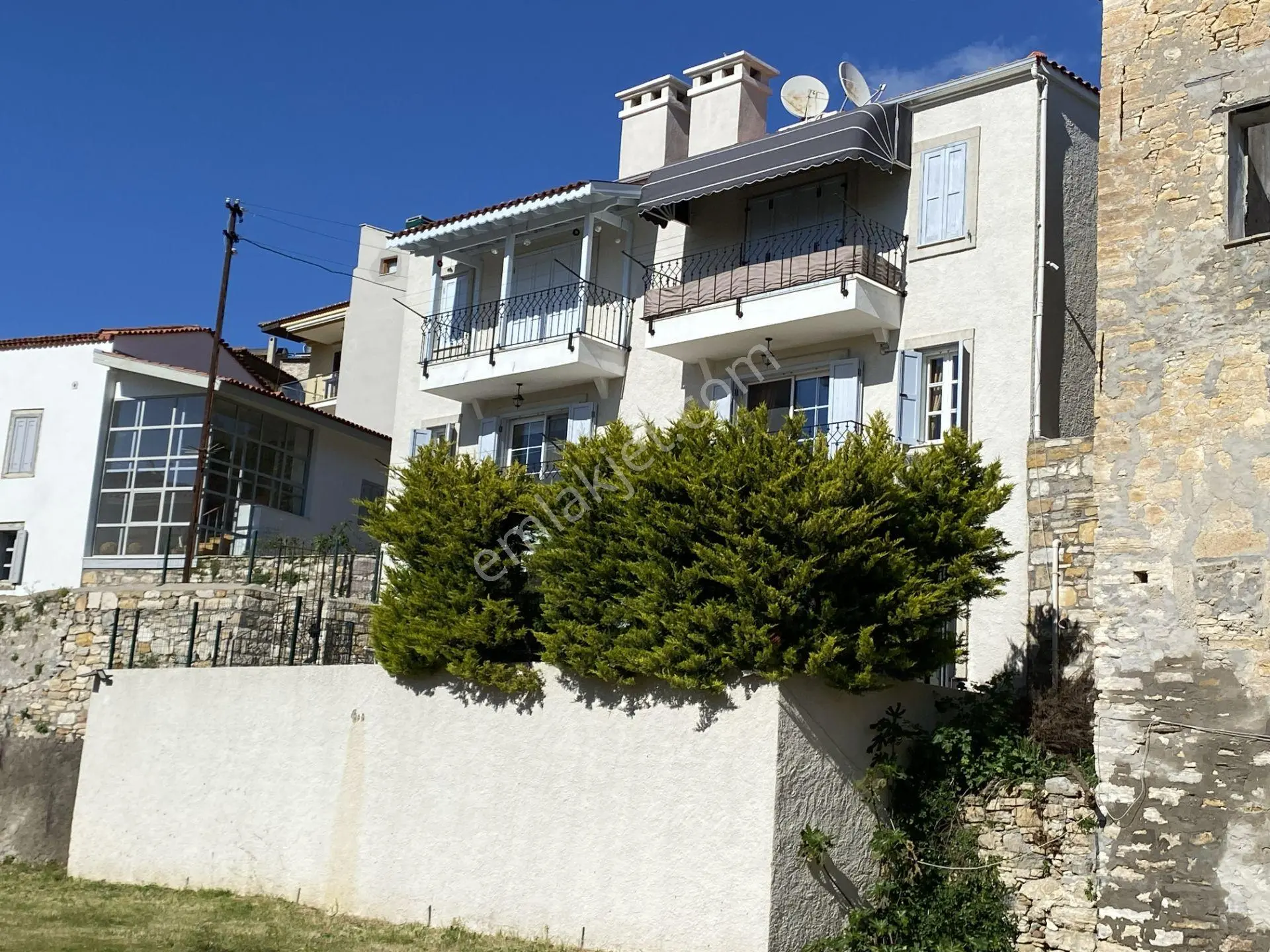 Çeşme Marina Yakını 3 0da 2 Salon Kapalı Şık Verandalı Satılık Dubleks Lüks Daire - Görsel 2