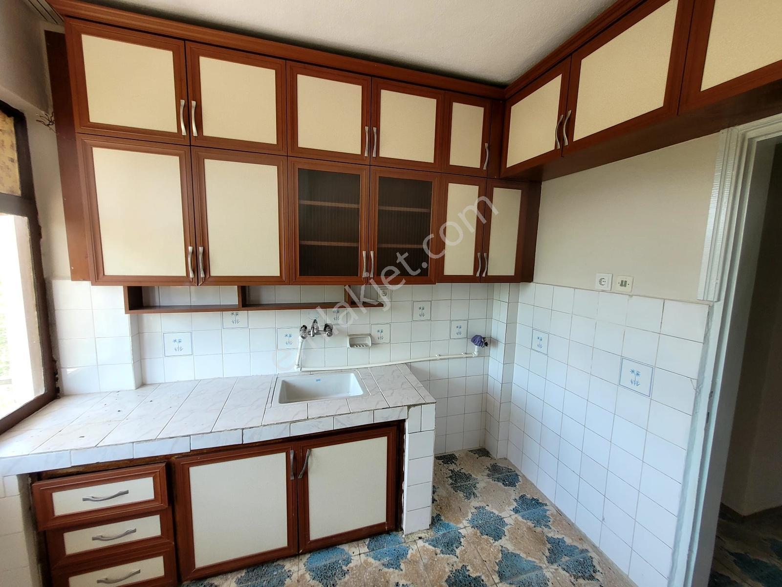 Edremit Gaziilyas Mah.de Ara Kat 3+1 Kiralık Daire - Görsel 8