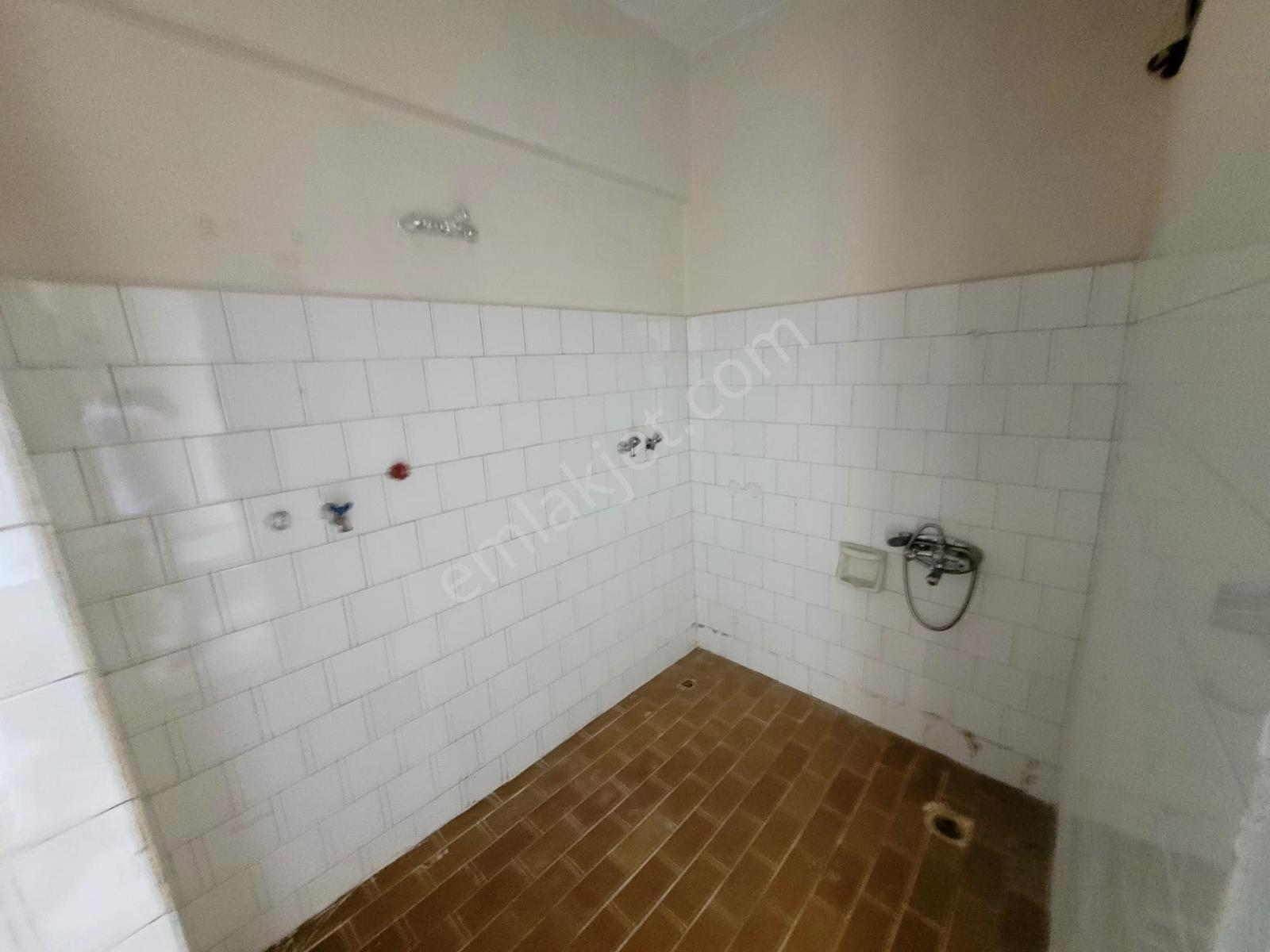 Edremit Gaziilyas Mah.de Ara Kat 3+1 Kiralık Daire - Görsel 4