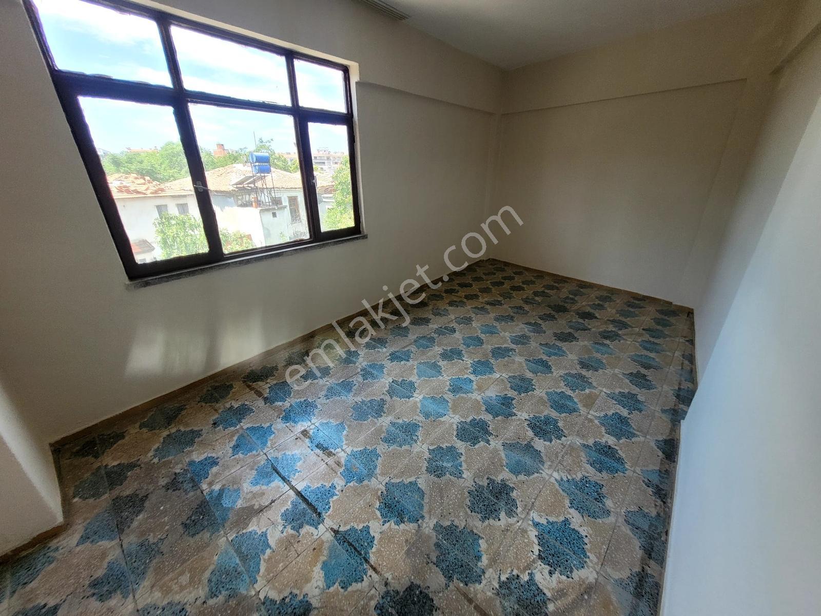 Edremit Gaziilyas Mah.de Ara Kat 3+1 Kiralık Daire - Görsel 12