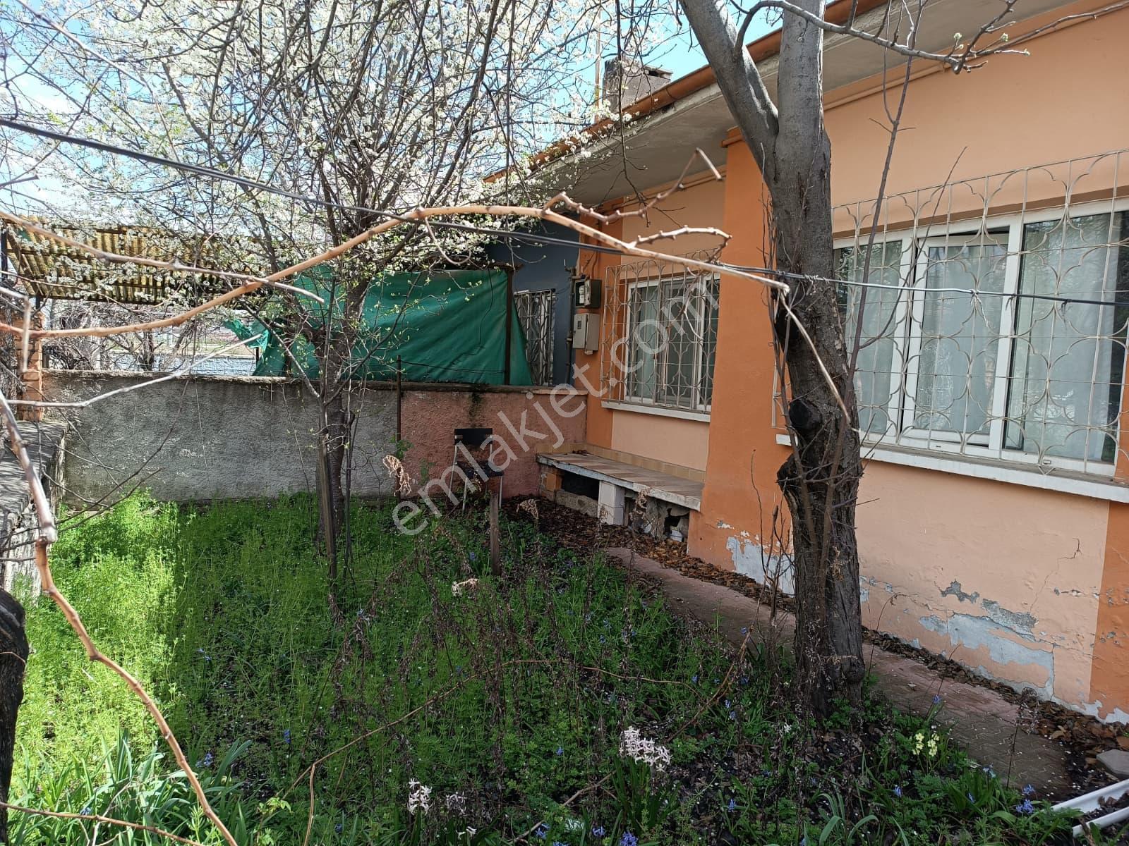 Century 21 Vizyondan Ertuğrulgazi Mah. Satılık 2+1 Müstakil Ev - Görsel 5