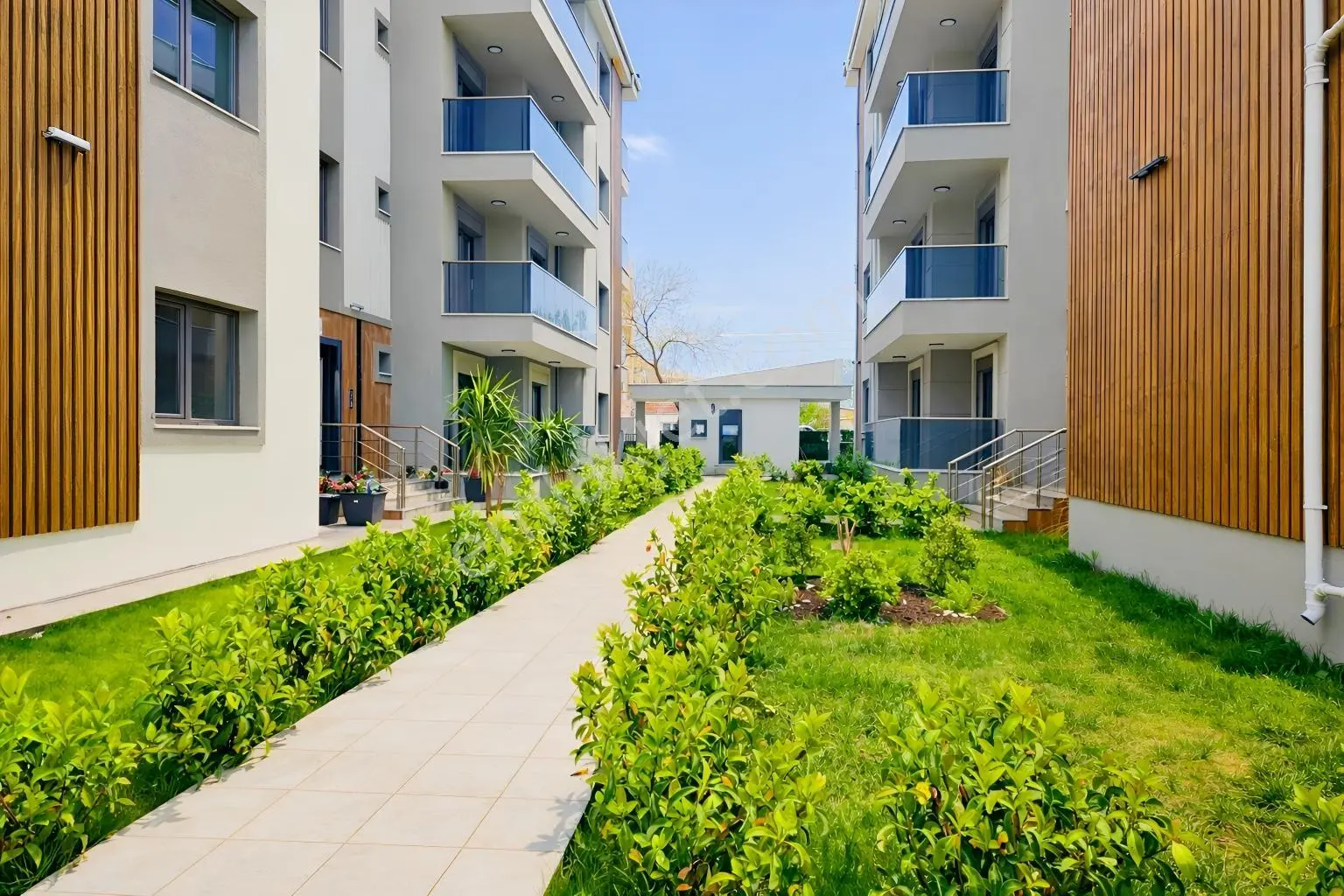 Altınova'da Butik Havuzlu Sitede 3+1 Lüks Satılık Daire - Görsel 2