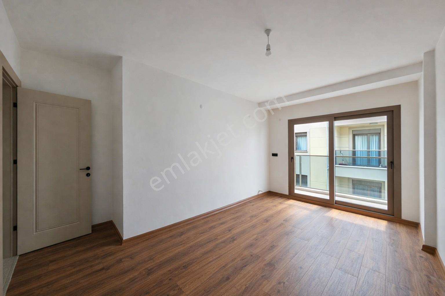 Altınova'da Butik Havuzlu Sitede 3+1 Lüks Satılık Daire - Görsel 3