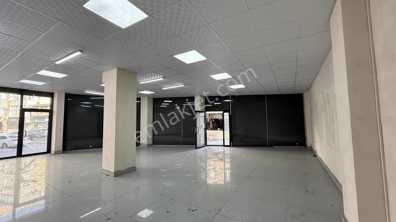İkitelli´de İşlek Konumda 145 M² Satılık Depolu Dükkan Fırsatı - Görsel 3
