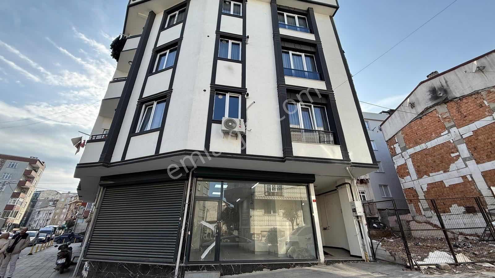 İkitelli´de İşlek Konumda 145 M² Satılık Depolu Dükkan Fırsatı