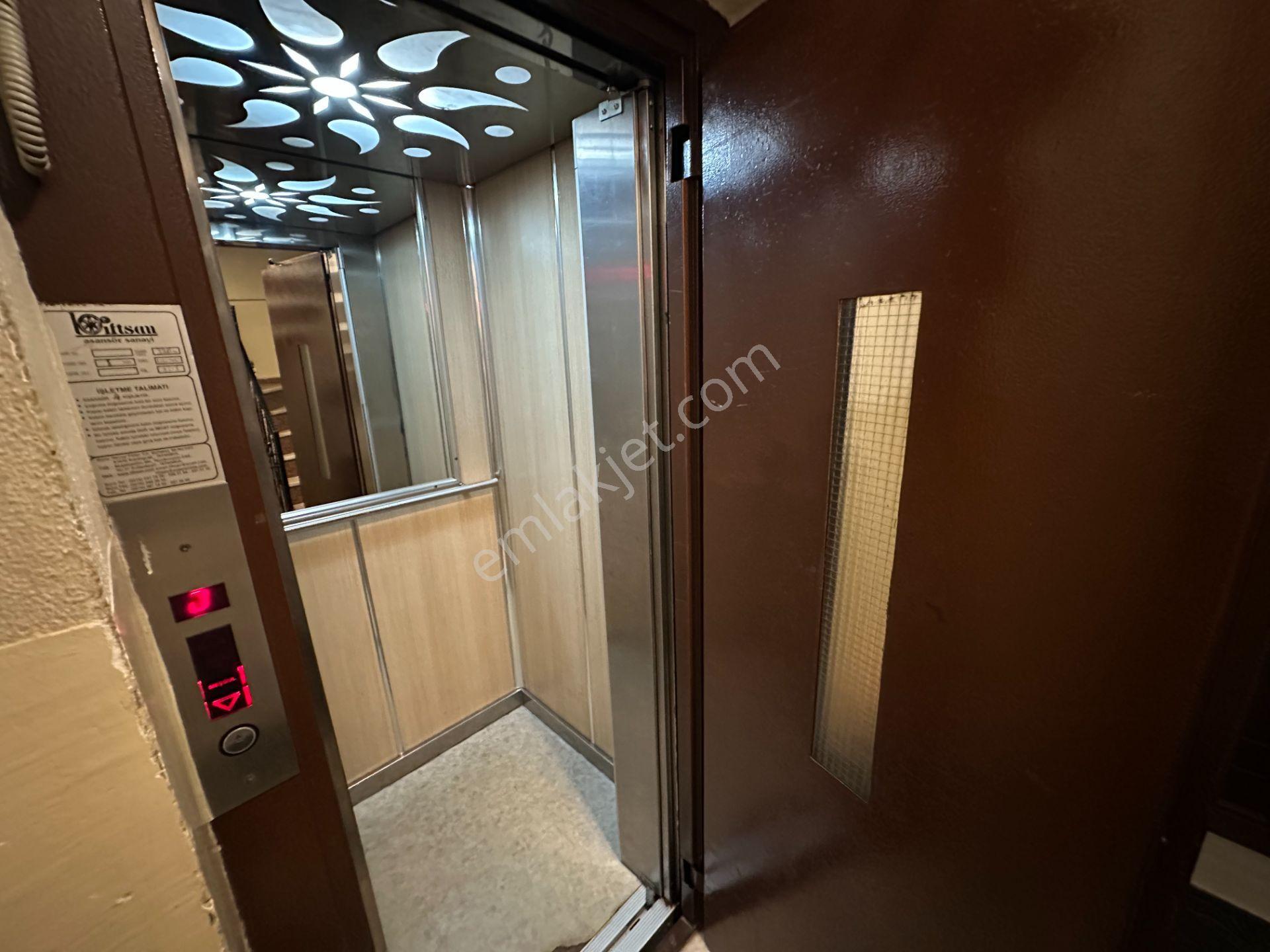 Remax Ümraniye Armağanevler Ayrı Giriş Satılık 3+1 Dubleks Daire - Görsel 28
