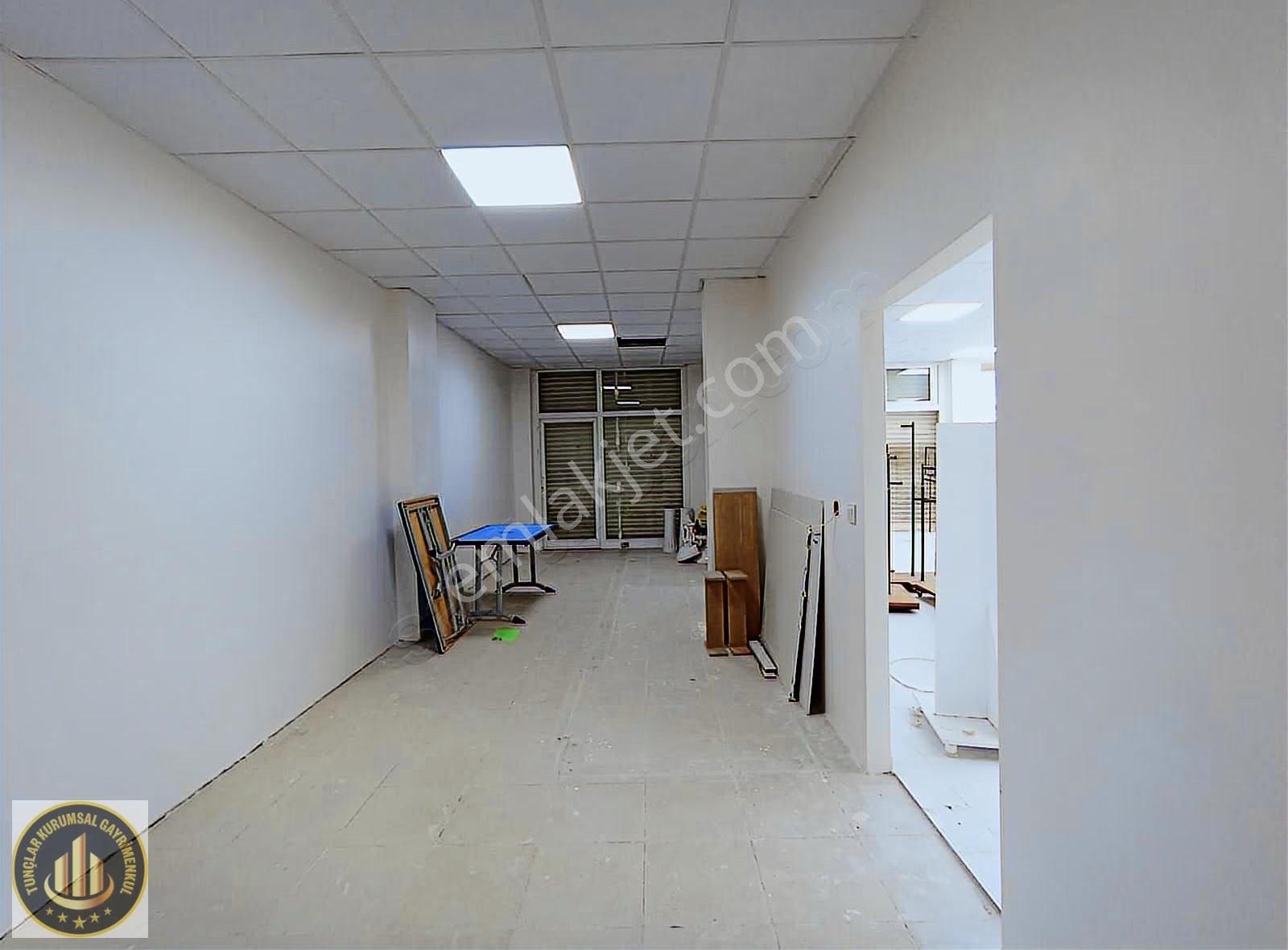 Kent Meydanı Civarı (230 M2) Ana Caddeye Sıfır Köşe Başı Dükkan - Görsel 9