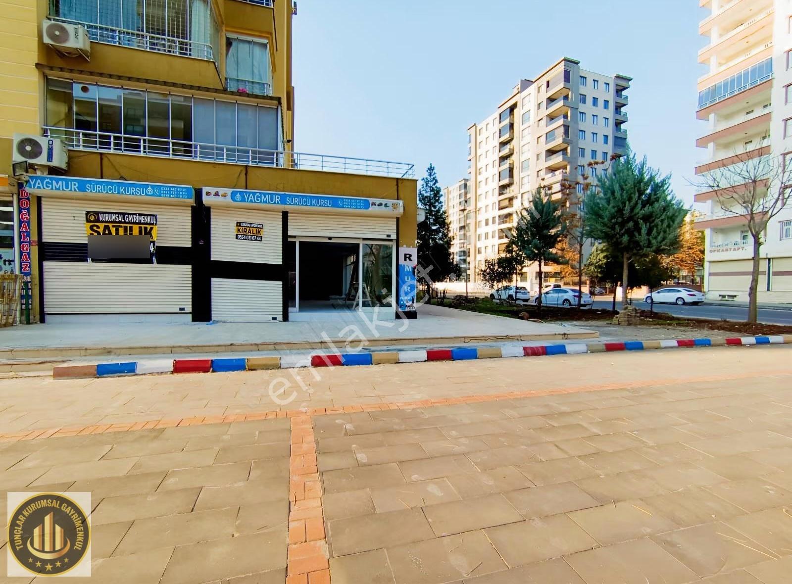 Kent Meydanı Civarı (230 M2) Ana Caddeye Sıfır Köşe Başı Dükkan - Görsel 4