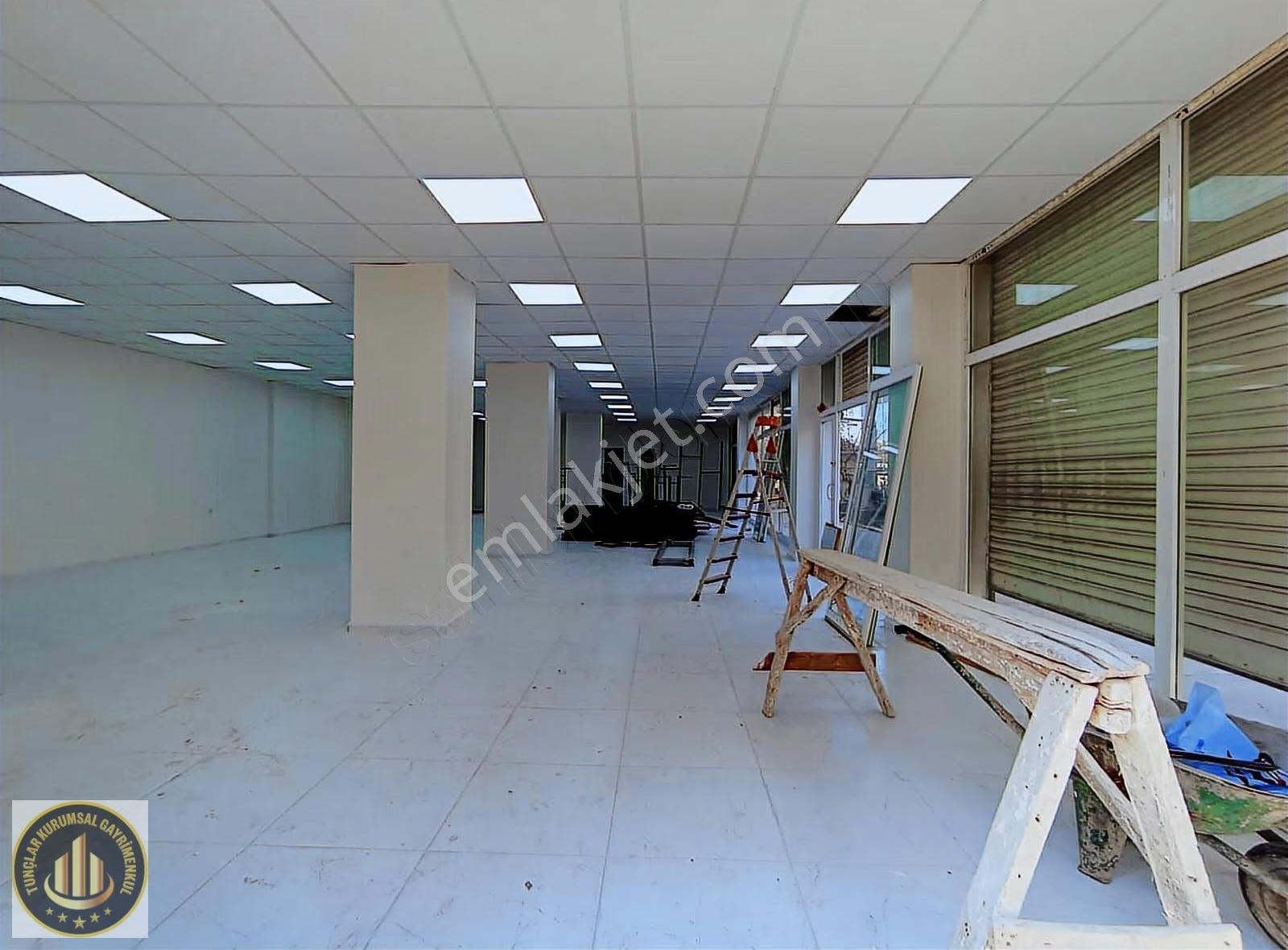 Kent Meydanı Civarı (230 M2) Ana Caddeye Sıfır Köşe Başı Dükkan - Görsel 13